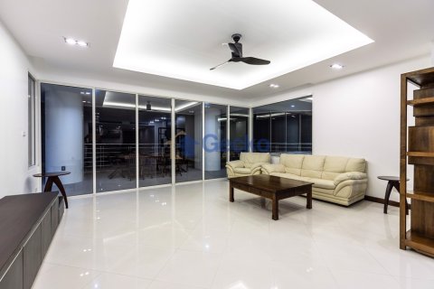 Condo in Pattaya, Thailand, 3 bedrooms № 196587 - photo 11
