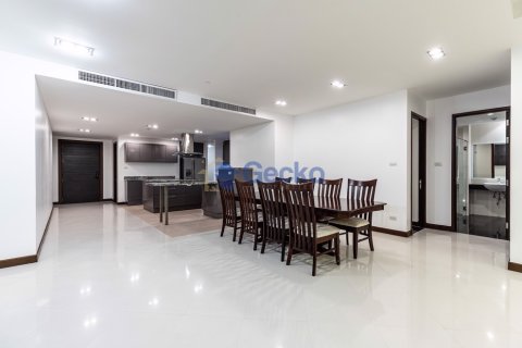 Condo in Pattaya, Thailand, 3 bedrooms № 196587 - photo 10