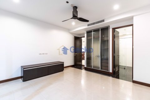 Condo in Pattaya, Thailand, 3 bedrooms № 196587 - photo 17