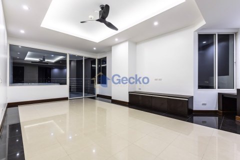Condo in Pattaya, Thailand, 3 bedrooms № 196587 - photo 28