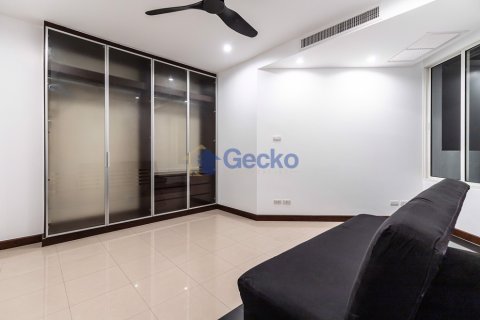 Condo in Pattaya, Thailand, 3 bedrooms № 196587 - photo 20