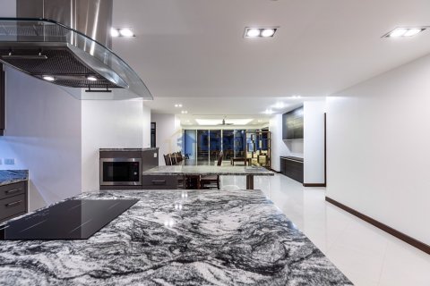 Condo in Pattaya, Thailand, 3 bedrooms № 196587 - photo 4