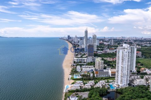 Condo in Pattaya, Thailand, 3 bedrooms № 196587 - photo 2