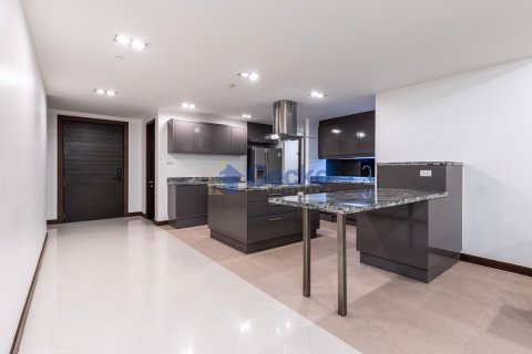 Condo in Pattaya, Thailand, 3 bedrooms № 196587 - photo 6