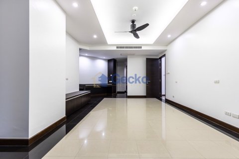 Condo in Pattaya, Thailand, 3 bedrooms № 196587 - photo 30