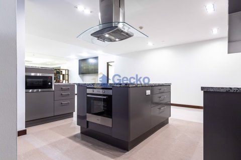 Condo in Pattaya, Thailand, 3 bedrooms № 196587 - photo 8