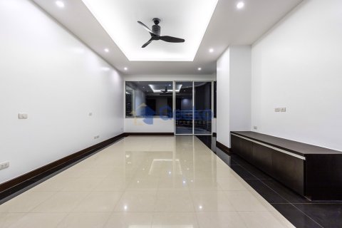 Condo in Pattaya, Thailand, 3 bedrooms № 196587 - photo 27