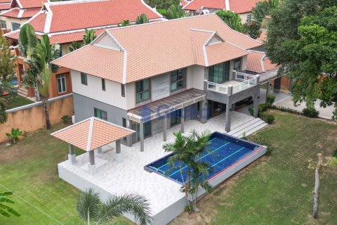 Maison à Pattaya, Thaïlande 6 chambres № 196584 - photo 2
