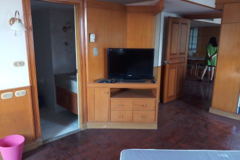 Condo à Khlong Toei, Bangkok, Thaïlande, 2 chambres № 200674 - photo 17