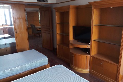 Condo à Khlong Toei, Bangkok, Thaïlande, 2 chambres № 200674 - photo 11