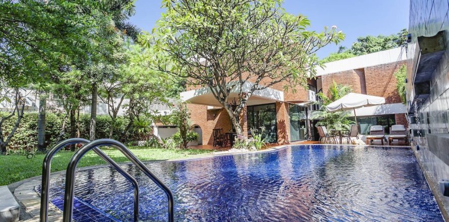 Maison à Phra Khanong, Bangkok, Thaïlande 4 chambres № 200679