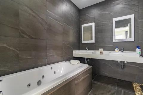 Villa in Phuket, Thailand 3 bedrooms № 155062 - photo 3