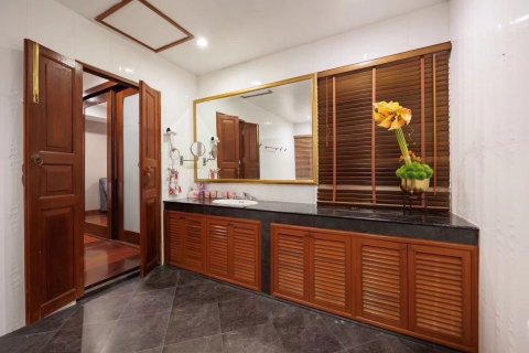 House in Suan Luang, Bangkok, Thailand 6 bedrooms № 155059 - photo 25