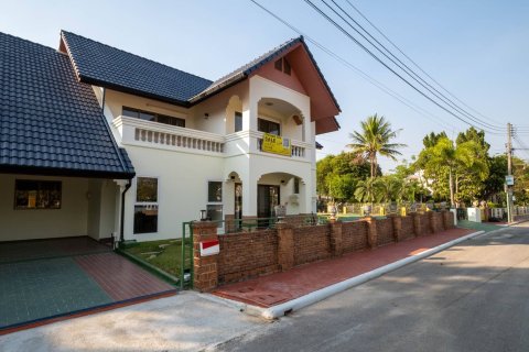 House in Chiang Mai, Thailand 4 bedrooms № 155369 - photo 2