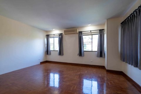 House in Chiang Mai, Thailand 4 bedrooms № 155369 - photo 15