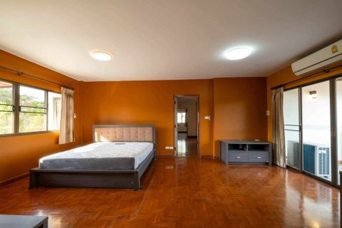 House in Chiang Mai, Thailand 4 bedrooms № 155369 - photo 13