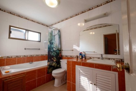 House in Chiang Mai, Thailand 4 bedrooms № 155369 - photo 18
