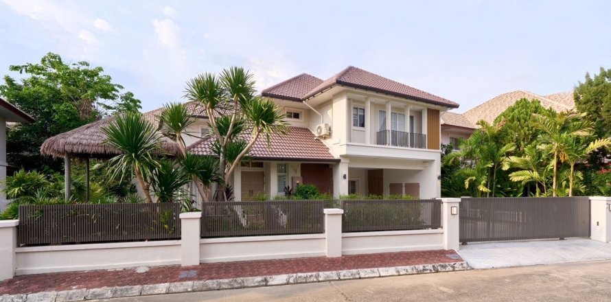 House in Chiang Mai, Thailand 4 bedrooms № 155367