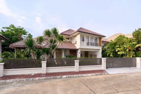 House in Chiang Mai, Thailand 4 bedrooms № 155367 - photo 1