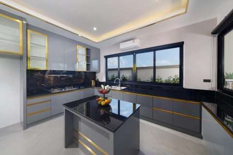 Villa in Chiang Mai, Thailand 4 bedrooms № 155372 - photo 10