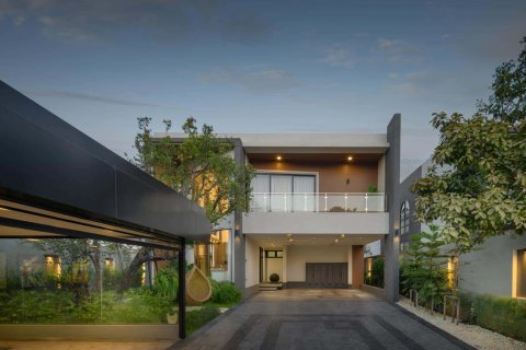 Villa in Chiang Mai, Thailand 4 bedrooms № 155372 - photo 1