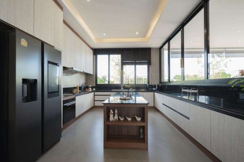 Villa in Chiang Mai, Thailand 4 bedrooms № 155372 - photo 13