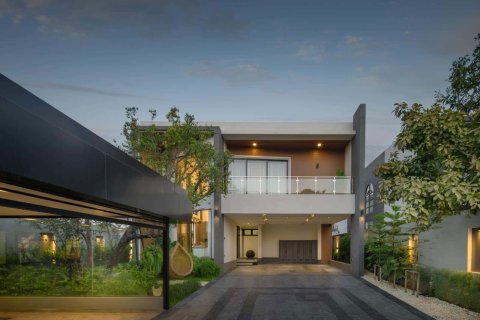 Villa in Chiang Mai, Thailand 4 bedrooms № 155372