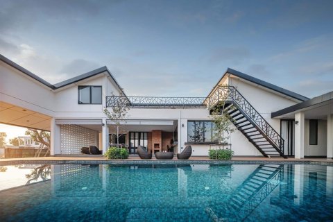 Villa in Chiang Mai, Thailand 4 bedrooms № 155372
