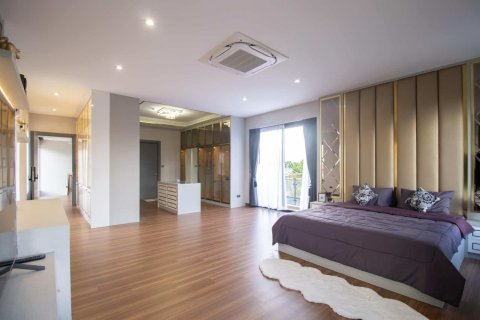 Villa in Chiang Mai, Thailand 4 bedrooms № 155371 - photo 23