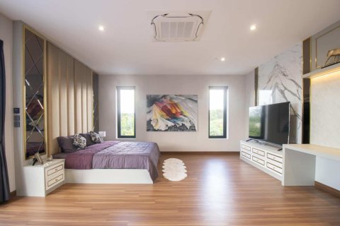 Villa in Chiang Mai, Thailand 4 bedrooms № 155371 - photo 16