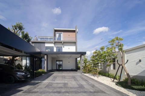 Villa in Chiang Mai, Thailand 4 bedrooms № 155371 - photo 2