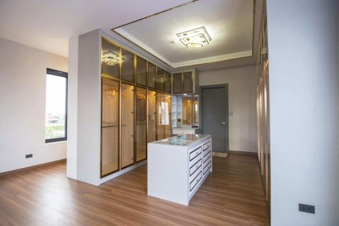 Villa in Chiang Mai, Thailand 4 bedrooms № 155371 - photo 12