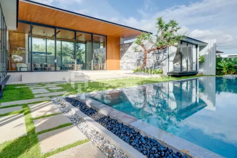 House in Phuket, Thailand 3 bedrooms № 144534 - photo 1