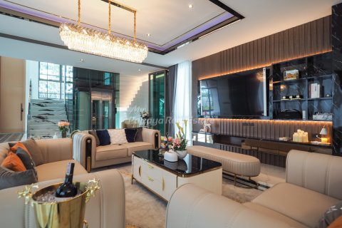 Дом в Паттайе, Таиланд с 6 спальнями  № 74223 - фото 3