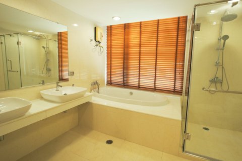 Дуплекс в Кхлонг Сане, Бангкок, Таиланд с 4 спальнями № 155235 - фото 11