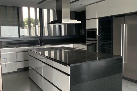 Condo in Sathon, Bangkok, Thailand, 4 bedrooms № 155233 - photo 4