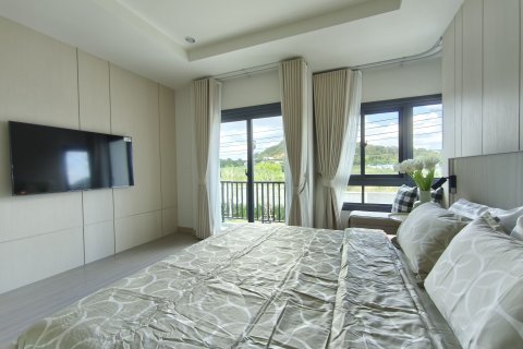 House in Pattaya, Thailand 4 bedrooms № 156391 - photo 5