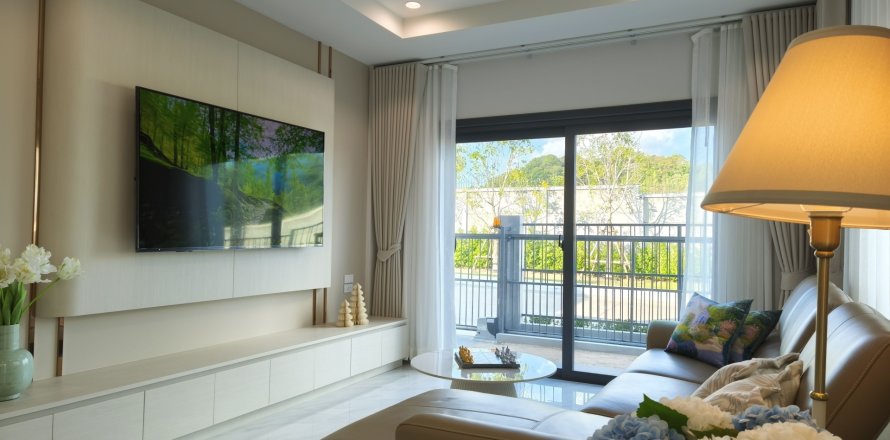 House in Pattaya, Thailand 4 bedrooms № 156391