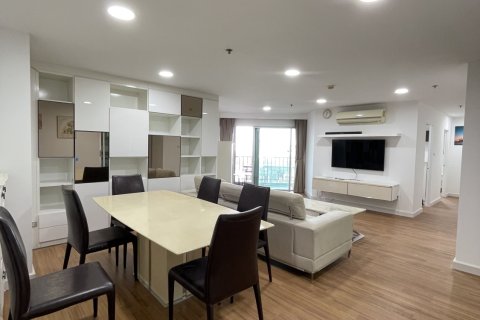 Condo in Huai Khwang, Bangkok, Thailand, 3 bedrooms № 156394