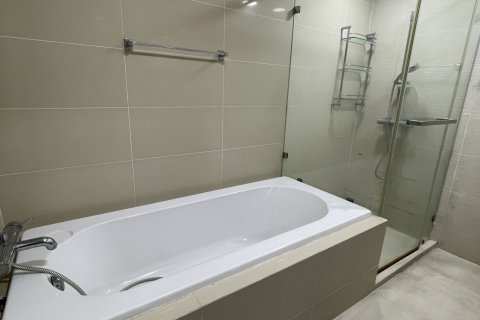 Condo in Huai Khwang, Bangkok, Thailand, 3 bedrooms  № 156394 - photo 12