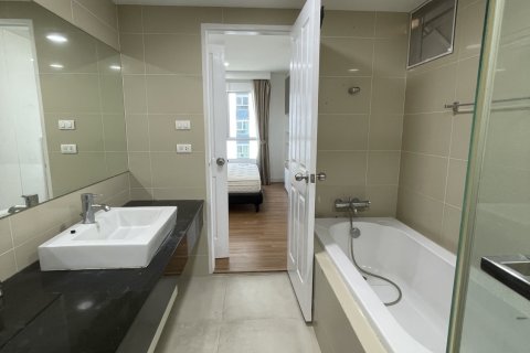 Condo in Huai Khwang, Bangkok, Thailand, 3 bedrooms  № 156394 - photo 11