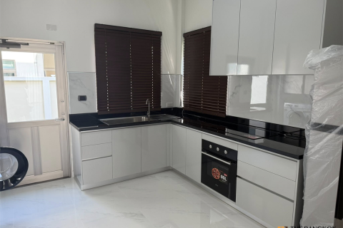 House in Bangkok, Thailand 3 bedrooms № 190312 - photo 2