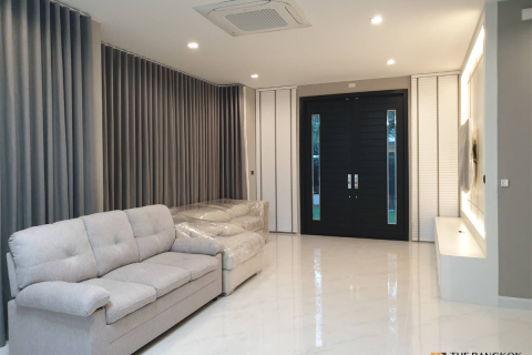 House in Bangkok, Thailand 3 bedrooms № 190312 - photo 5