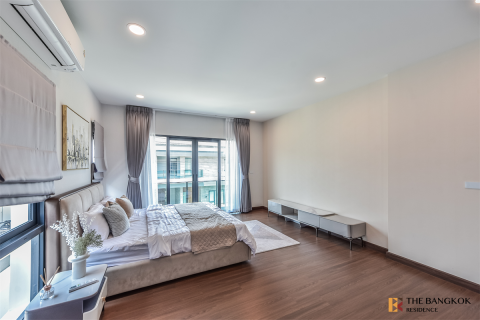 House in Bangkok, Thailand 4 bedrooms № 190309
