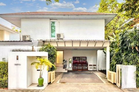 House in Wang Thonglang, Bangkok, Thailand 3 bedrooms № 119298 - photo 1