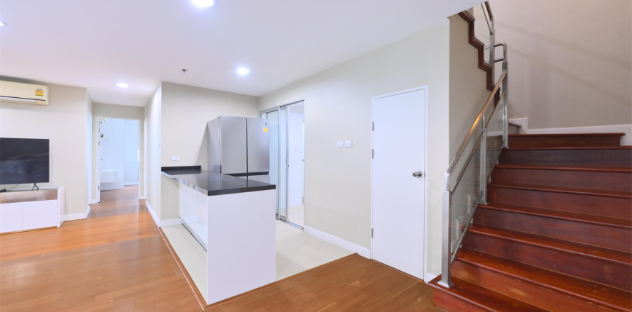 Condo in Bangkok, Thailand, 5 bedrooms № 184690