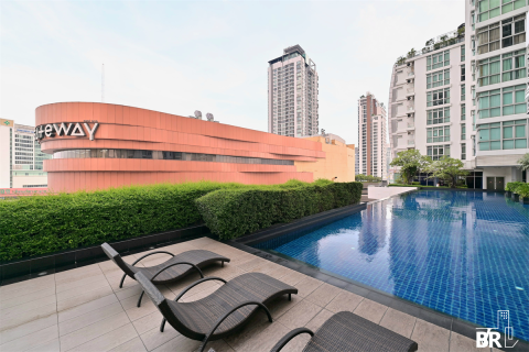 Condo in Bangkok, Thailand, 3 bedrooms № 184693 - photo 3