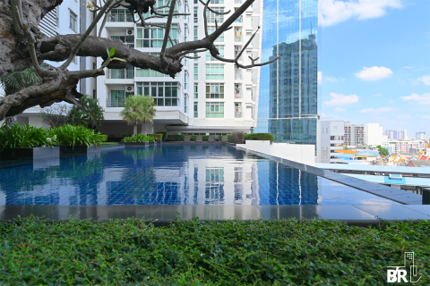 Condo in Bangkok, Thailand, 3 bedrooms № 184693 - photo 8