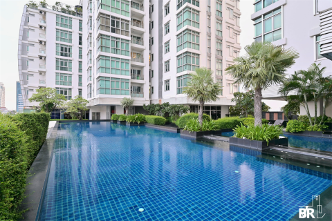 Condo in Bangkok, Thailand, 3 bedrooms № 184693 - photo 8
