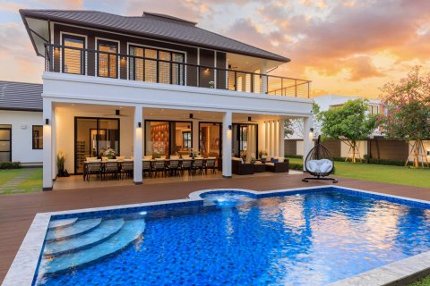 Villa à Chiang Mai, Thaïlande 5 chambres № 175538